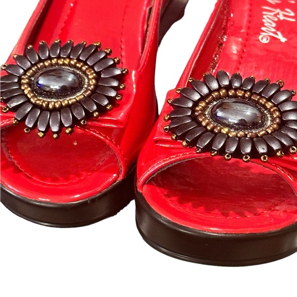 Helen’s Heart Vintage Look Platform Red s/ Beaded Sunflower Sandal Size 7 - Picture 3 of 14